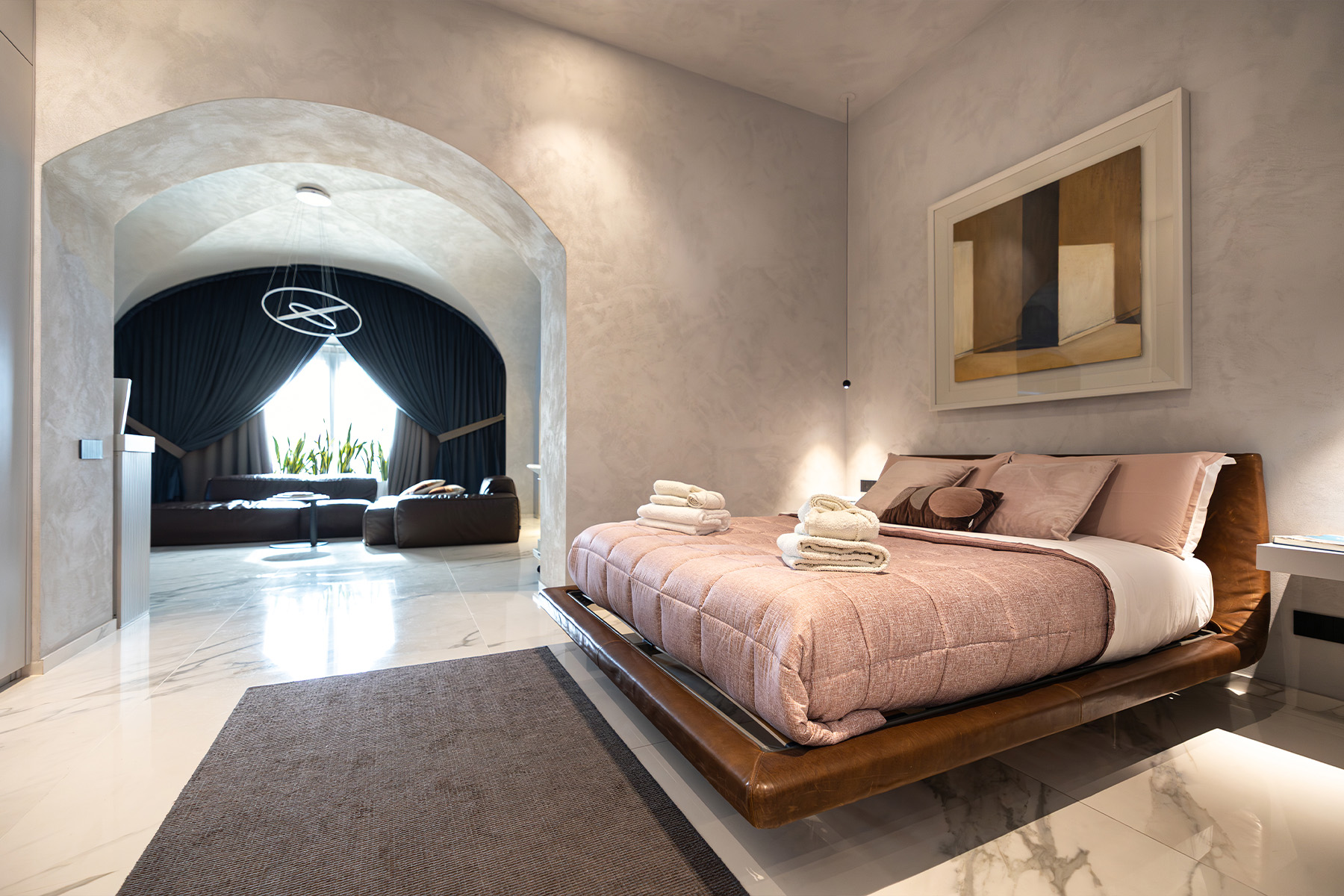 Suite con spa al Centro Storico di Acireale offre un rifugio dil benessere con vasca idromassaggio, sauna e doccia emozionale privati.